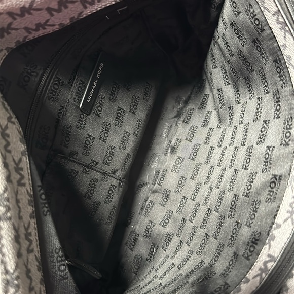 MICHAEL KORS JET SET LARGE POCKET MF TOTE BLACK - Picture 16 of 16